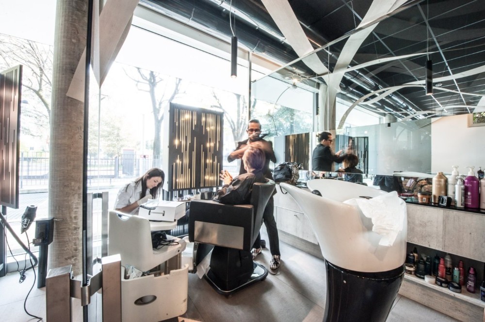 Ambiente Chioma con postazioni professionali